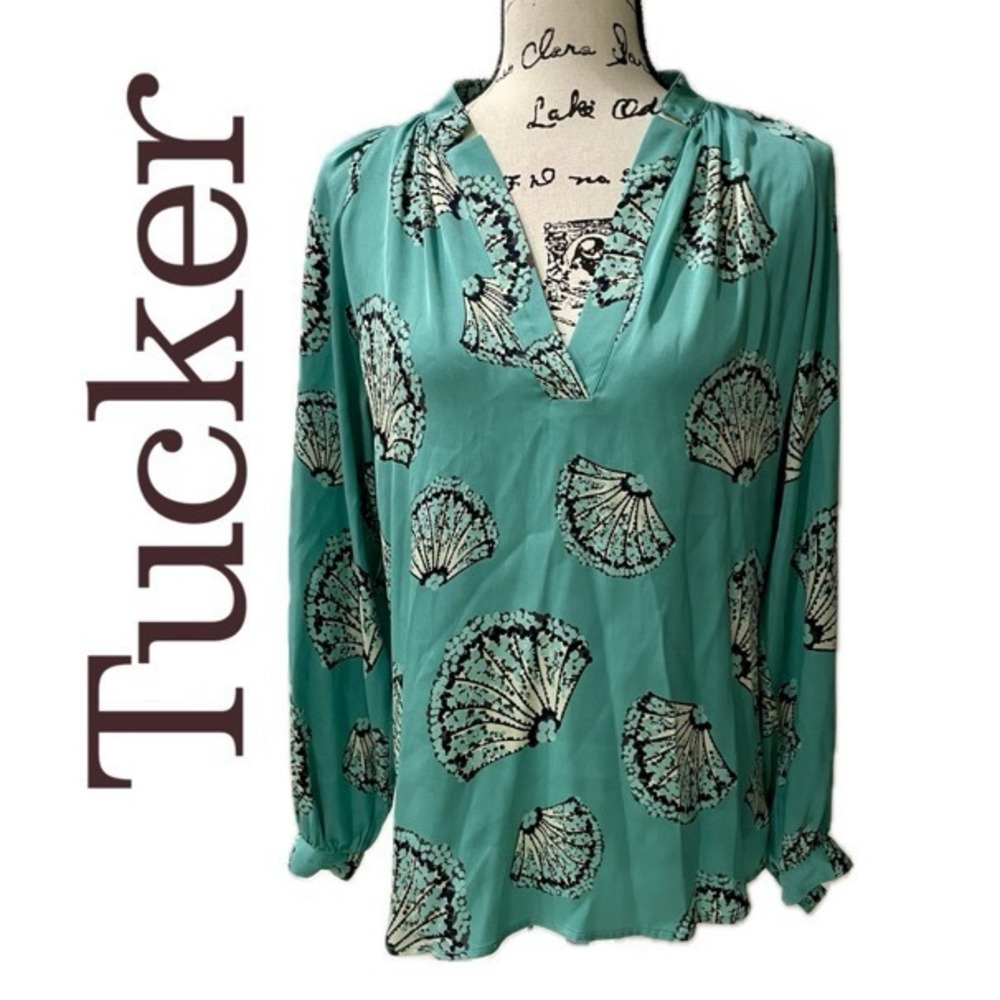 Tucker Silk Blend Seashell Print V-Neck Blouse‎ Teal Green Smocked Shoulder Top